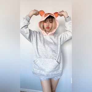 BRAND NEW! Gray sweater with bear design in the back